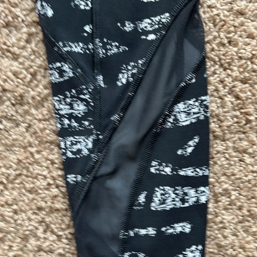 Lululemon Leggings - Size 4 - Picture 2 of 7